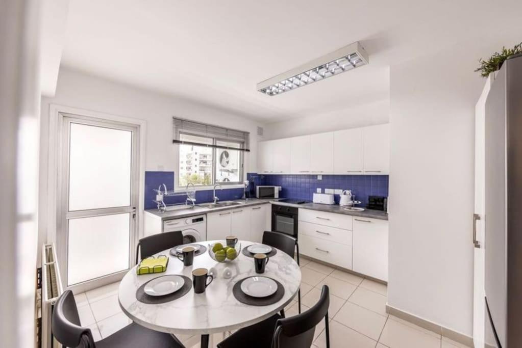 Appartamento Luxurious Bright & Stylish 2Br With Office In Nicosia Esterno foto