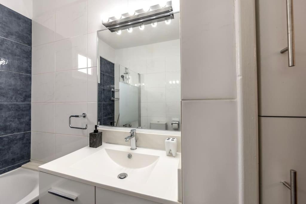 Appartamento Luxurious Bright & Stylish 2Br With Office In Nicosia Esterno foto