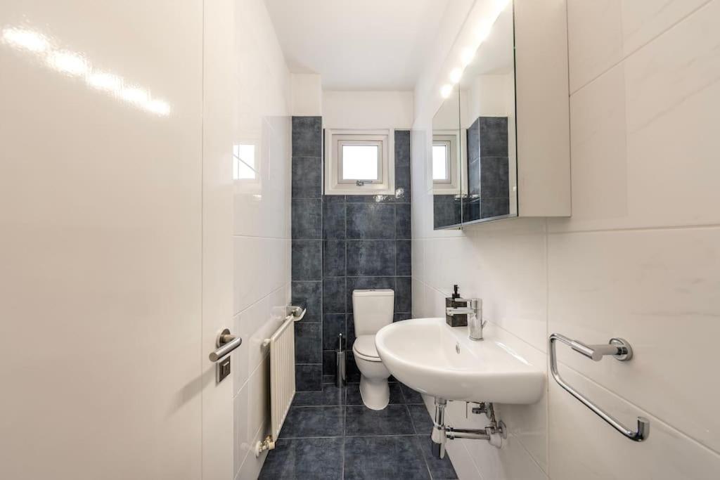Appartamento Luxurious Bright & Stylish 2Br With Office In Nicosia Esterno foto