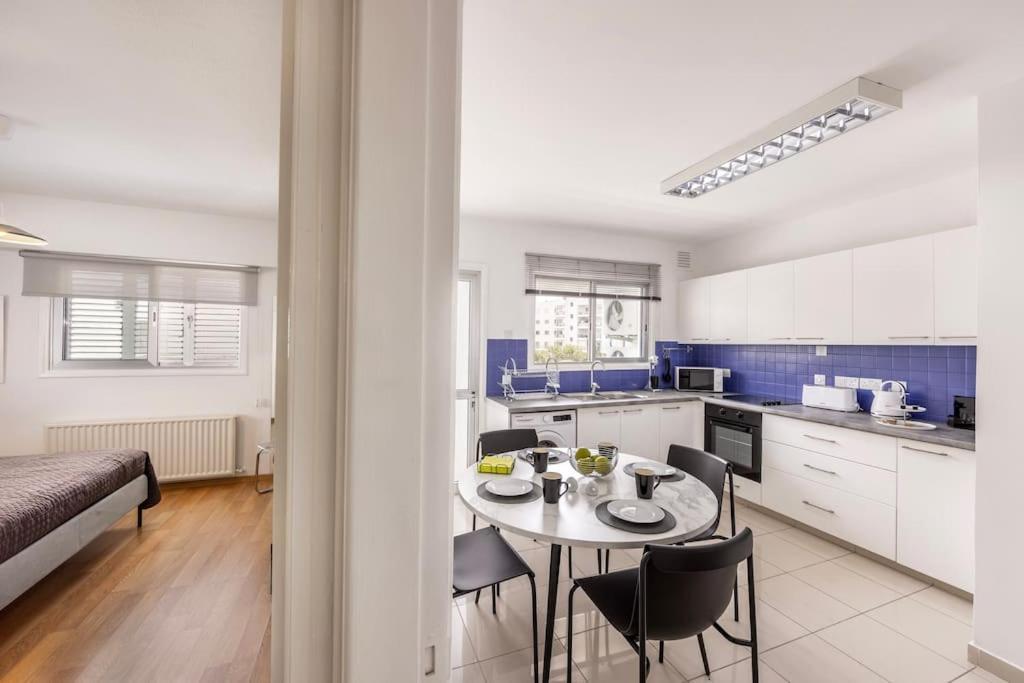 Appartamento Luxurious Bright & Stylish 2Br With Office In Nicosia Esterno foto